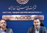 رئیس هیئت‌عامل ایمیدرو در دیدار با مدیرعامل مس ایران تأکید کرد؛
اعتماد به شرکت ملی مس؛ مأموریت توسعه شتاب می‌گیرد
اعتماد به شرکت ملی مس؛ مأموریت توسعه شتاب می‌گیرد
زمان مطالعه: ۲ دقیقه

رئیس هیئت‌عامل ایمیدرو با قدردانی از عملکرد شرکت ملی صنایع مس ایران در عبور از شرایط سخت عملیاتی و تداوم مسیر تولید و توسعه، بر اعتماد کامل وزارت صمت و ایمیدرو به مدیریت این شرکت تأکید کرد و تحقق اهدافی چون تولید ۷۰۰هزار تن کاتد، توسعه اکتشافات و شتاب‌بخشی به اجرای پروژه‌های ملی مس را از اولویت‌های راهبردی این مجموعه دانست.
به گزارش پایگاه خبری مس‌پرس، دکتر مسعود سمیعی‌نژاد در نشست با دکتر سیدمصطفی فیض، مدیرعامل شرکت ملی صنایع مس ایران و جمعی از مدیران ارشد این شرکت، ضمن تبریک ۲۷اردیبهشت‌ماه، روز ارتباطات و روابط عمومی، گفت: امروز با هدف عرض خداقوت و قدردانی از کارکنان، مدیران و بویژه مدیرعامل شرکت ملی صنایع مس ایران، در جمع شما حضور یافته‌ام.

وی با اشاره به عملکرد شرکت ملی مس در روزهای جنگ رمضان افزود: خوش‌بختانه این شرکت با برنامه‌ریزی دقیق در حوزه تولید و استخراج، ضمن حفظ روند توسعه پروژه‌ها، با کمترین میزان حادثه به فعالیت خود ادامه داد و توانست پایداری تولید را در شرایط سخت عملیاتی حفظ کند؛ موضوعی که شایسته تقدیر است.

رئیس هیئت‌عامل ایمیدرو با تأکید بر اعتماد کامل وزارت صنعت، معدن و تجارت و سازمان ایمیدرو به تیم مدیریتی فعلی و بدنه کارشناسی شرکت ملی صنایع مس ایران اظهار داشت: امیدواریم در سایه این اعتماد، اهداف پیش‌بینی‌شده در برنامه هفتم توسعه در این شرکت با موفقیت محقق شود.


مس ایران؛ سرمایه ملی برای توسعه کشور

سمیعی‌نژاد دست‌یابی به هدف تولید ۷۰۰هزار تن کاتد تا پایان برنامه هفتم توسعه را از مهم‌ترین اولویت‌های شرکت ملی صنایع مس ایران برشمرد و تصریح کرد: شرکت ملی صنایع مس ایران، یک شرکت ملی است و موفقیت آن به معنای خلق ارزش افزوده، توسعه اشتغال و تحقق منافع عمومی برای کشور خواهد بود.

وی با اشاره به روند مطلوب پشتیبانی مالی، تجهیزاتی و بازرگانی از پروژه‌ها در دوره مدیریتی جدید شرکت ملی مس خاطرنشان کرد: خوش‌بختانه برنامه‌های توسعه‌ای در مسیر تحقق اهداف تعیین‌شده با کیفیت مناسبی در حال پیش‌روی است و انتظار می‌رود این روند با شتاب بیشتری ادامه یابد.


حفظ آهنگ اکتشاف و ارتقای نرخ استخراج

رئیس هیئت‌عامل ایمیدرو توسعه اکتشافات را دومین اولویت مهم شرکت ملی مس عنوان کرد و گفت: بخش معدن کشور در این حوزه با کاستی‌هایی مواجه است و بخش مهمی از امید برای جبران این کمبودها به ظرفیت‌ها و اقدامات شرکت ملی مس وابسته است.

وی افزود: انتظار می‌رود مدیران این شرکت با حفظ روند رو به رشد اکتشافات و افزایش نرخ استخراج، عملکرد خود را هرچه بیشتر به استانداردهای جهانی نزدیک کنند.

سمیعی‌نژاد همچنین بر توسعه صادرات و گسترش حضور در بازارهای بین‌المللی تأکید کرد و گفت: در کنار تأمین نیاز بازار داخلی، توسعه صادرات و حضور مؤثرتر در بازارهای جهانی باید با جدیت دنبال شود.


ضرورت توسعه زنجیره ارزش مس

وی با اشاره به ظرفیت‌های گسترده صنعت مس در اقتصاد آینده جهان تصریح کرد: با وجود پیشرفت‌های قابل توجه در برخی زنجیره‌های معدنی، توسعه صنایع پایین‌دستی مس همچنان نیازمند شتاب بیشتر است و باید همگام با تحولات جهانی، مسیر توسعه این زنجیره با جدیت دنبال شود.

رئیس هیئت‌عامل ایمیدرو در پایان خاطرنشان کرد: عملکرد مسئولانه این شرکت در روزهای جنگ رمضان نیز، بویژه نقش‌آفرینی ملی در حوزه لجستیک و حمل‌ونقل، جلوه‌ای از تعهد و مسئولیت‌پذیری این مجموعه در سطح کشور بود.

گفتنی است، در این نشست دکتر سیدمصطفی فیض، مدیرعامل شرکت ملی صنایع مس ایران، ضمن تقدیر از حمایت‌ها و همراهی‌های دکتر سمیعی‌نژاد رئیس هیئت‌عامل ایمیدرو و دیگر ارکان این سازمان در پیشبرد برنامه‌های شرکت، درخصوص آخرین وضعیت تولید و پروژه‌های توسعه‌ای و برنامه‌های پیش‌رو گزارشی ارائه داد و بر تسریع اجرای طرح‌های توسعه‌ای، افزایش نرخ استخراج و بهره‌گیری از فناوری‌های نوین برای ارتقای بهره‌وری و مدیریت پروژه‌ها تأکید کرد.
